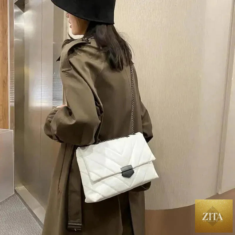 Elegant genuine leather Stevvex women's crossbody handbag with a casual chain strap, simple design, and versatile style.