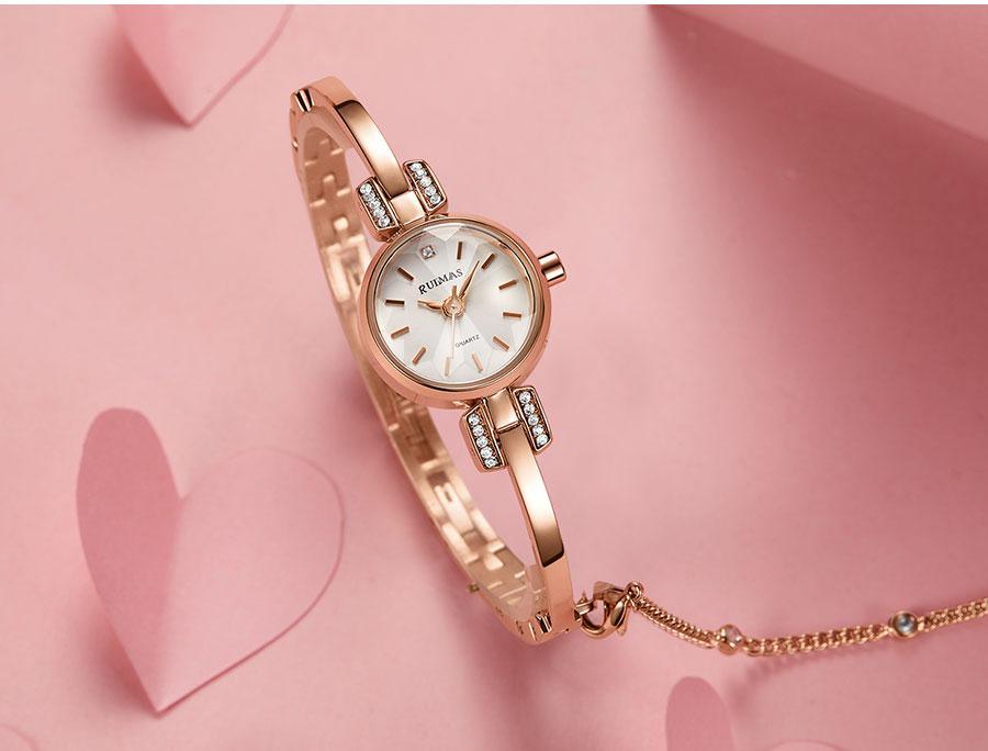 Luxury Stevvex small silver women's wristwatch with round face, modern bracelet design, quartz movement, waterproof, mini size