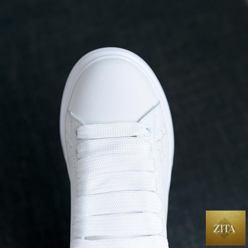 Women's white thick-soled sports shoes by Stevvex, breathable lace-up trainers perfect for casual, gym, or running activities.