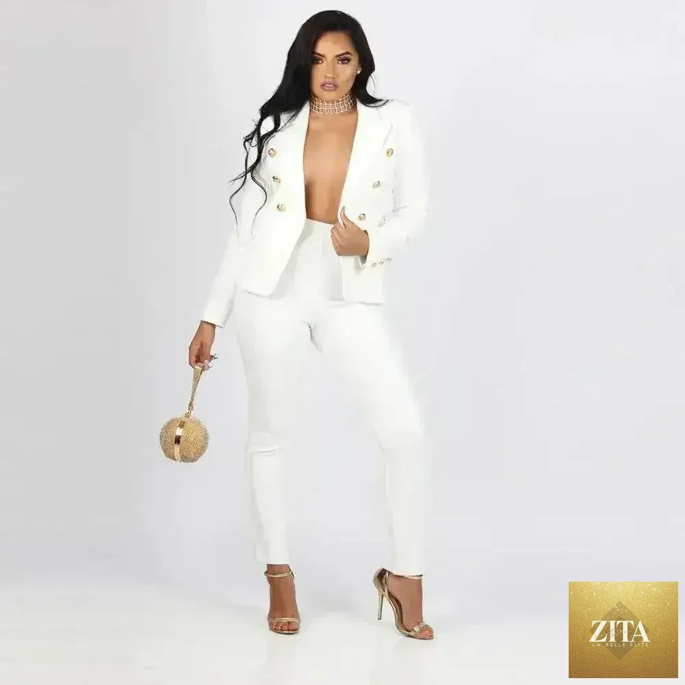 Elegant women's single-breasted blazer in solid autumn and spring colors, styled for professional or casual wear by Femstylo.