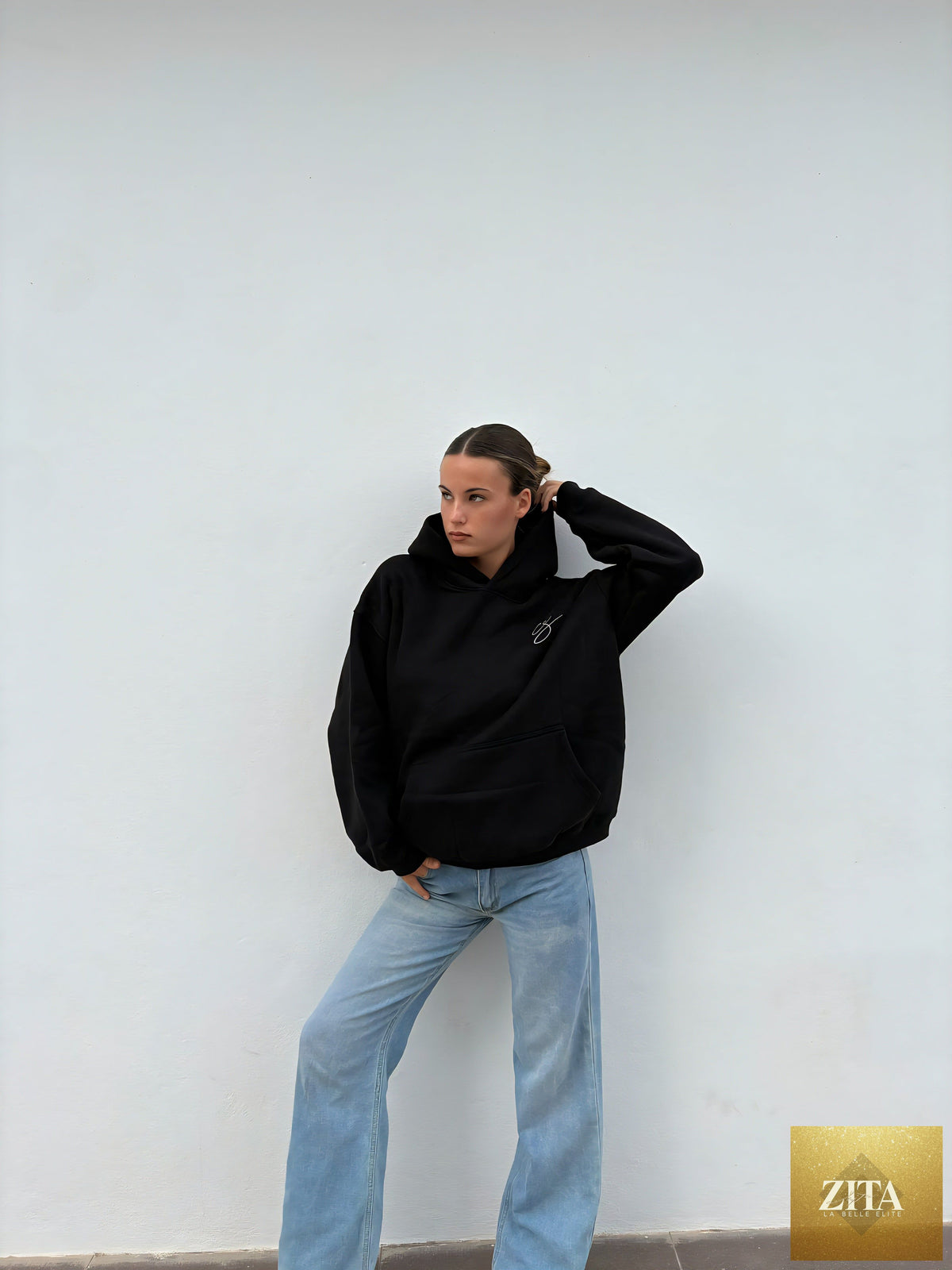 Zita La Belle Elite Charlotte Summers hoodie in soft fabric, featuring a stylish design and hood, perfect for casual wear.