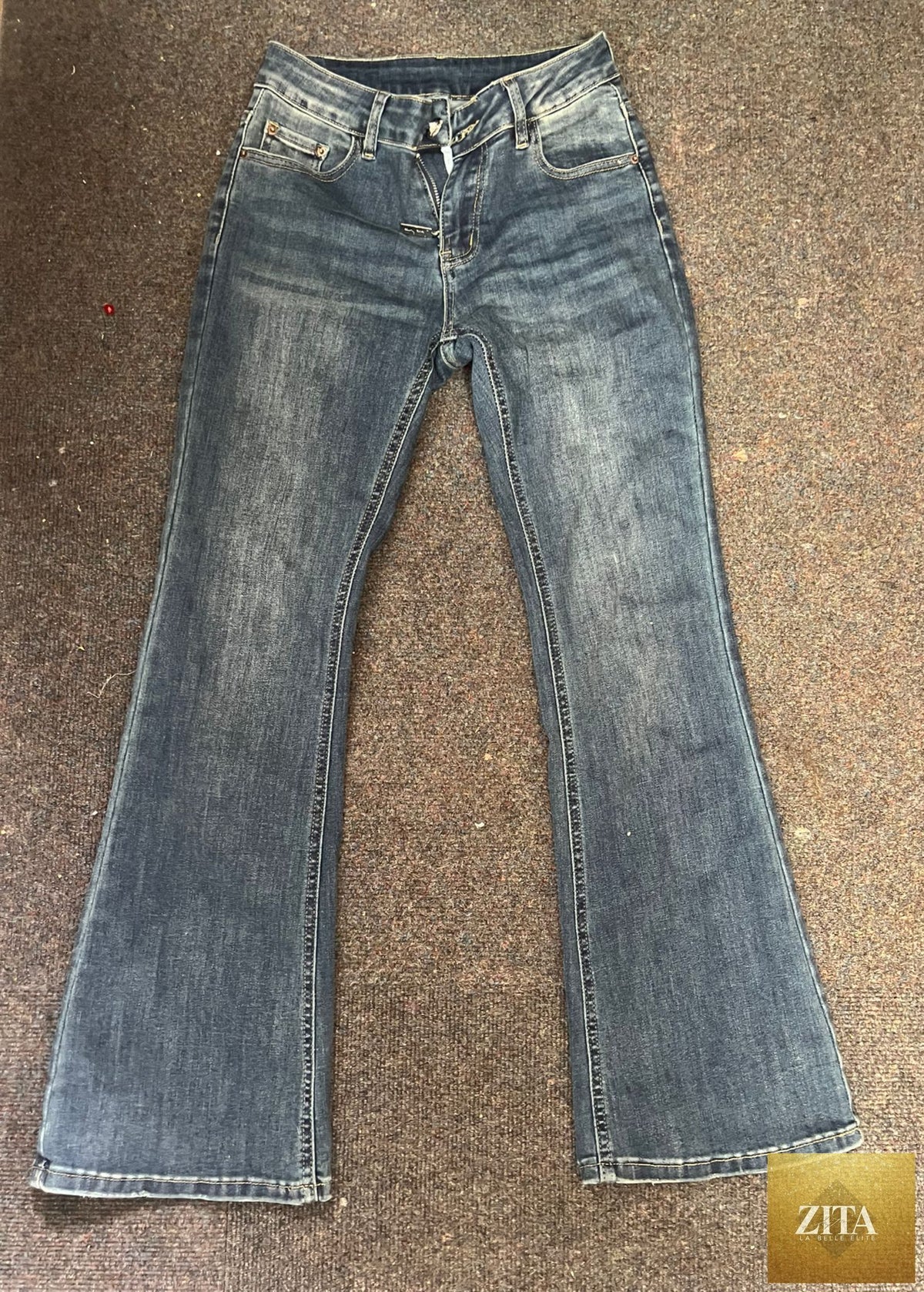 Zita La Belle Elite Charlotte Summers women's jeans displayed on a model, featuring a classic fit and denim fabric.
