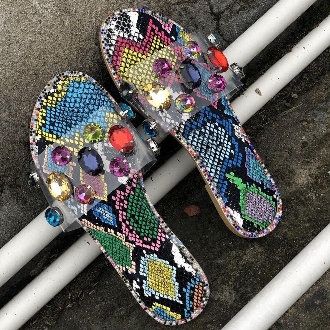 Stevvex women's open-toe flat slides with clear rhinestones, casual slip-on flip flops with diamond accents and comfortable flat soles.