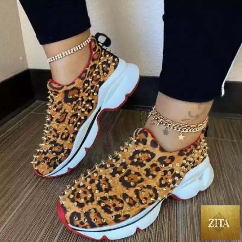 Women’s breathable mesh sports sneakers by Stevvex with non-slip soles, platform design, and comfortable summer running shoes.
