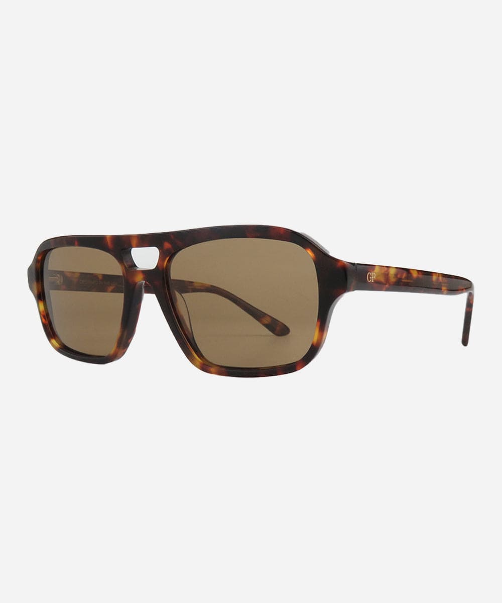 GIGI PIP Beau aviator sunglasses with tortoise frames and dark lenses, stylish eyewear for sun protection and fashion.