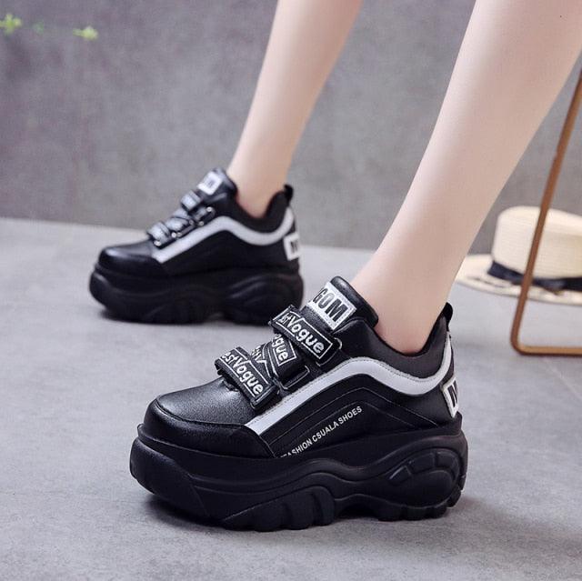 Stevvex women's chunky sneakers in white and black with thick soles, ideal for casual walking and autumn winter fashion.