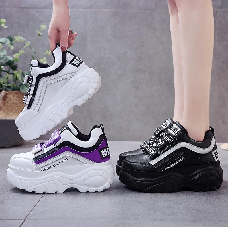 Stevvex women's chunky sneakers with thick soles, in white and black, ideal for casual autumn and winter walking.