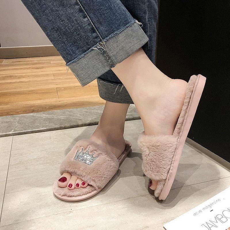 Stevvex warm fluffy women's faux fur slippers with heart-shaped flip-flop design, open-toe, soft memory foam, indoor cozy house shoes