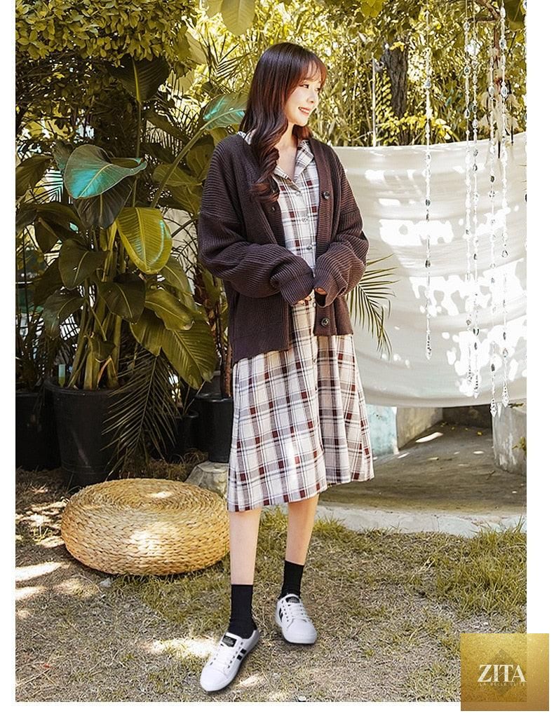 Women's genuine leather sneakers by Stevvex, white casual and tennis shoes with flat design and vulcanized sole.