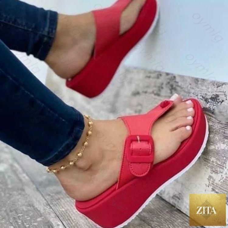 Women’s summer leather sandals with buckle straps, platform design, clip toes, non-slip soles, perfect for casual beachwear.