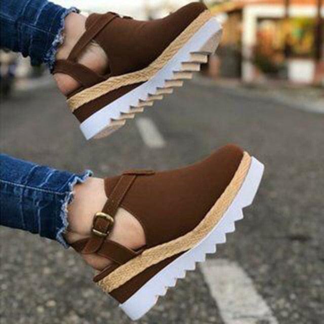 Women's vintage Stevvex platform sandals with buckle straps, straw thick soles, and retro flat design for casual or party wear.