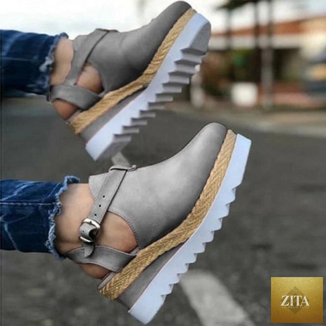 Women's vintage sandals by Stevvex featuring buckle straps, straw details, thick soles, platform design, and retro flatform style.