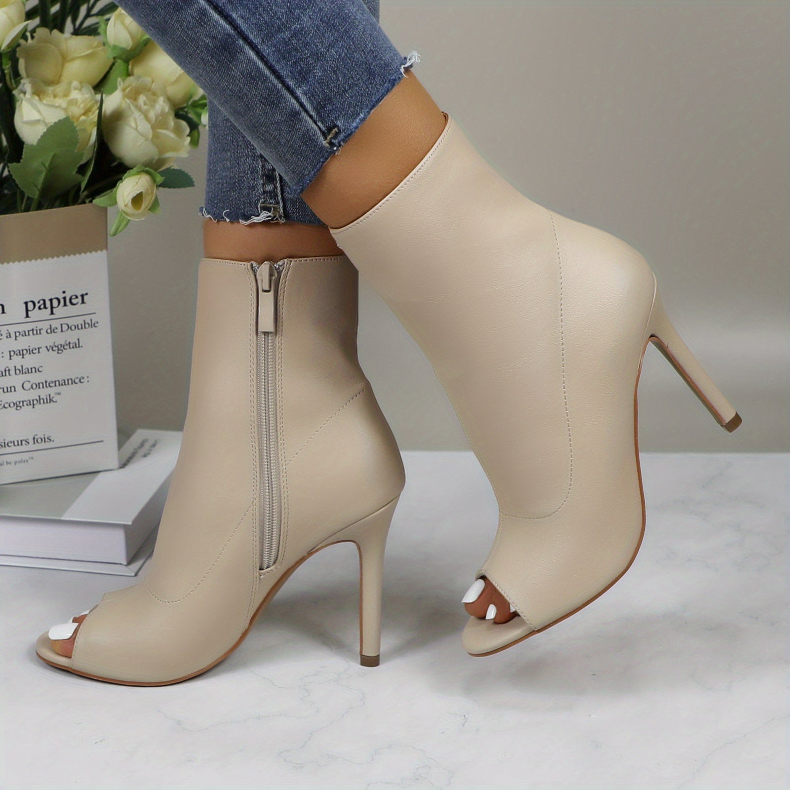 Shiny metallic stiletto boots for women with a sleek design, perfect for dance parties and stylish nightlife looks.