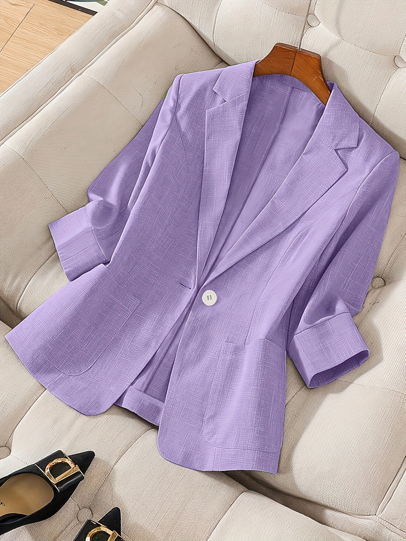Women's casual FitiqueFit blazer with three-quarter sleeves and single-button closure, tailored coat for a stylish look.