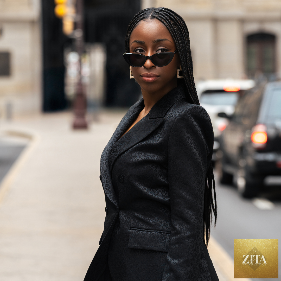 ARiAR PREMIER black blazer, tailored fit blazer for women, featuring classic lapels and sleek design, shown on a mannequin.