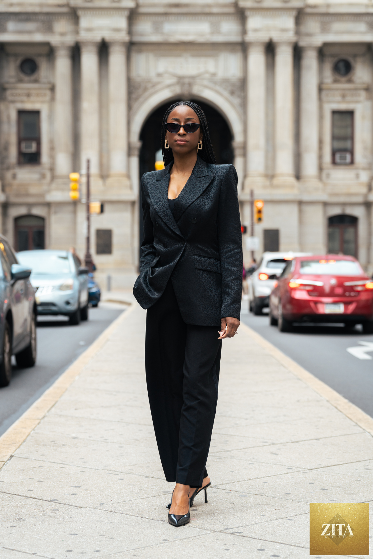 ARIAR PREMIER black blazer, tailored women's blazer with sleek fit and lapel collar, front button closure, on a neutral background.