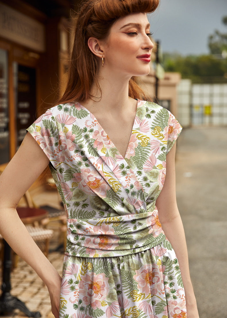 Pink floral Greta dress by Retrolicious, vintage-inspired dress with a fitted bodice and flowy skirt, perfect for summer wear.