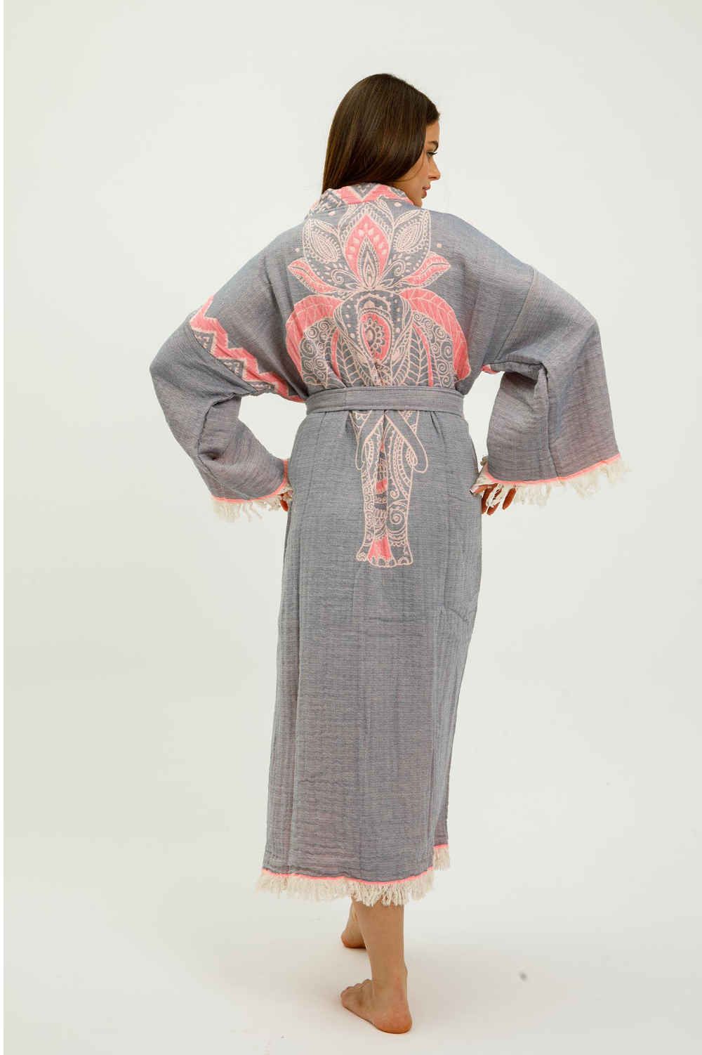Pink jungle-themed kimono with elephant print from buldano, featuring soft fabric and traditional Japanese style.
