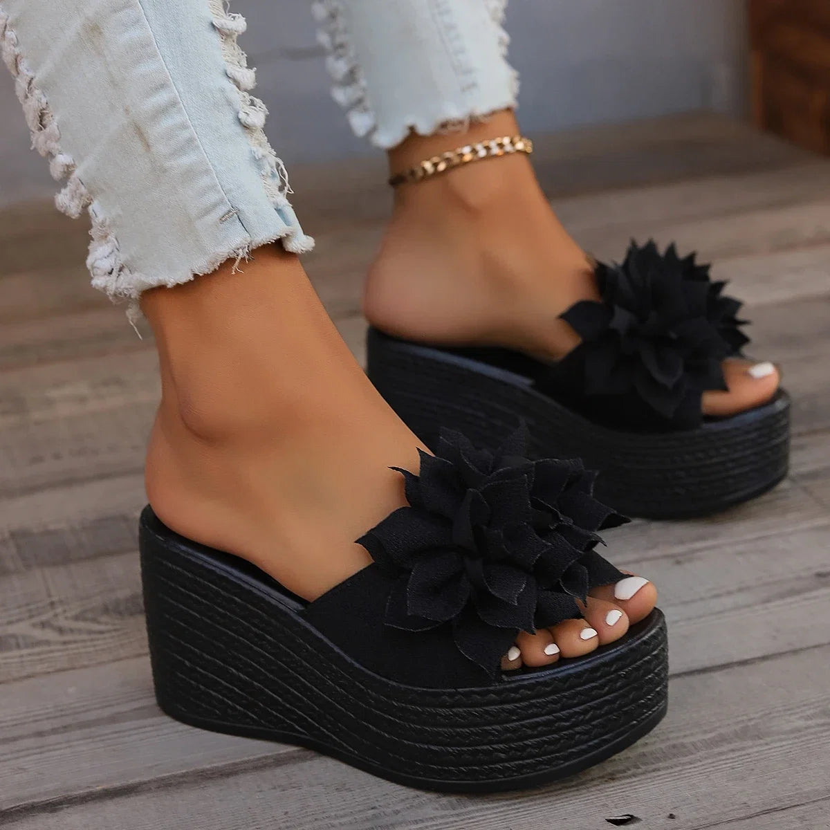 Women’s platform slippers with floral design, summer beach wedges, high heel sandals, casual footwear for women.