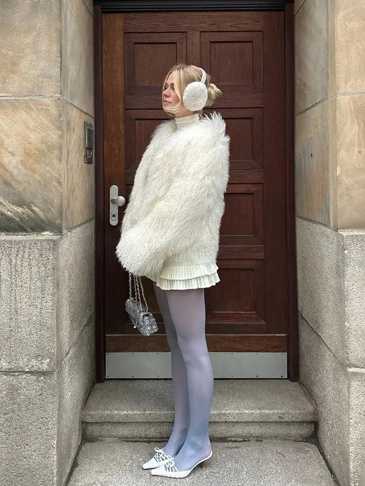 TARUXY Fashion Luxury Cropped Faux Fur Coat Women's Winter 2025 Ins Hot Fluffy Short Faux Fur Jacket Street Style Warm Outwear ZITA LA BELLE ÉLITE