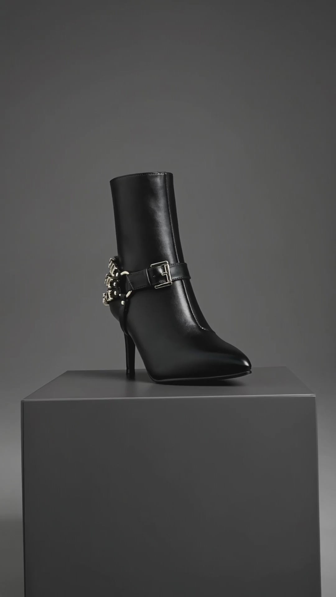 Buckle Harness Stiletto Boots - vidéo produit