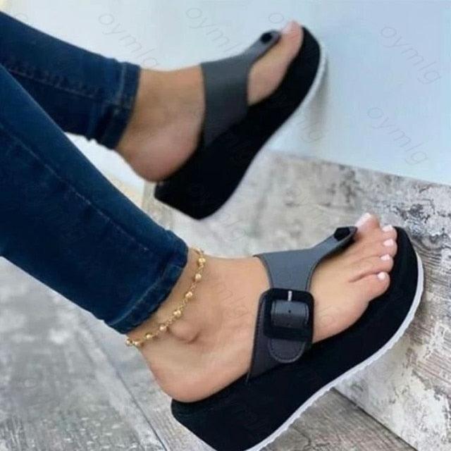 Women's Stevvex summer sandals with leather, platform design, buckle strap, clip toes, casual flat non-slip beach shoes.